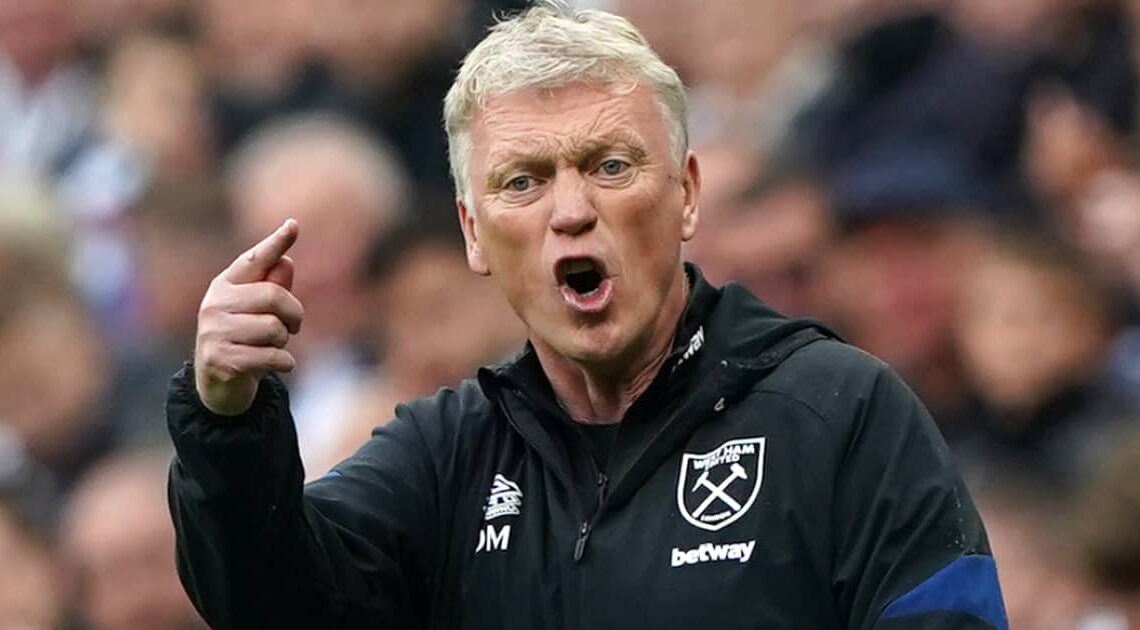 David Moyes gesturing angrily during West Ham v Newcastle August 2021