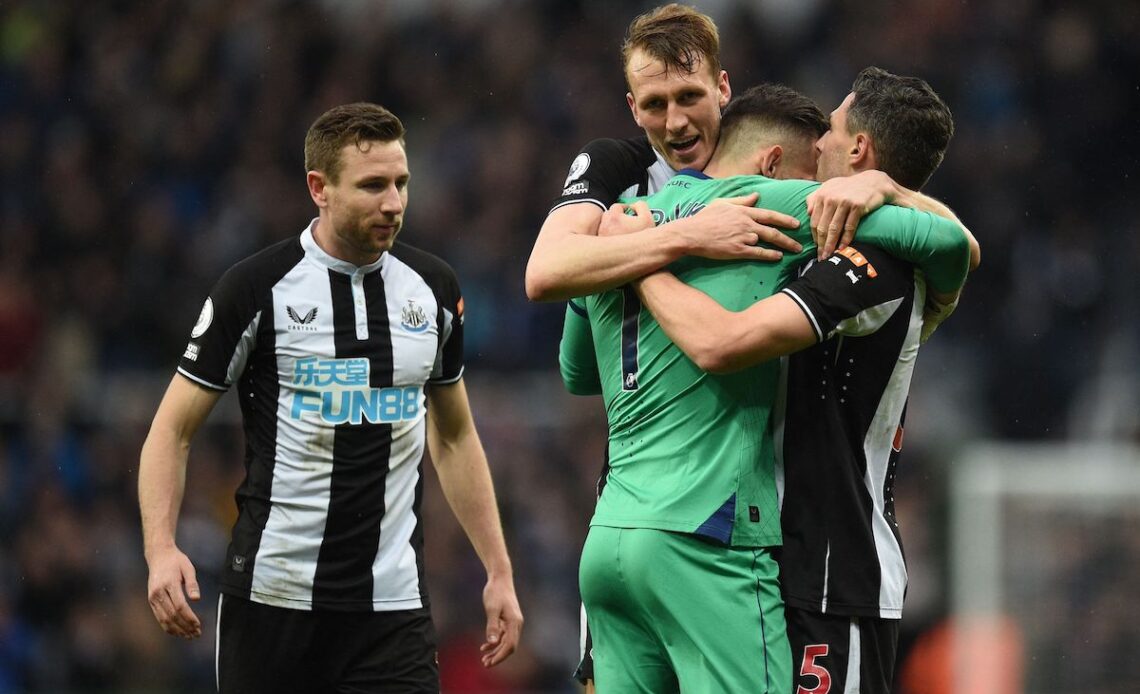 Eddie Howe surprises Newcastle by requesting out-of-favour defender is given new contract