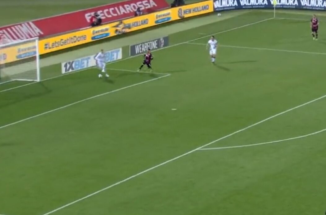 Inter Milan goalkeeper gifts Bologna a goal with catastrophic error