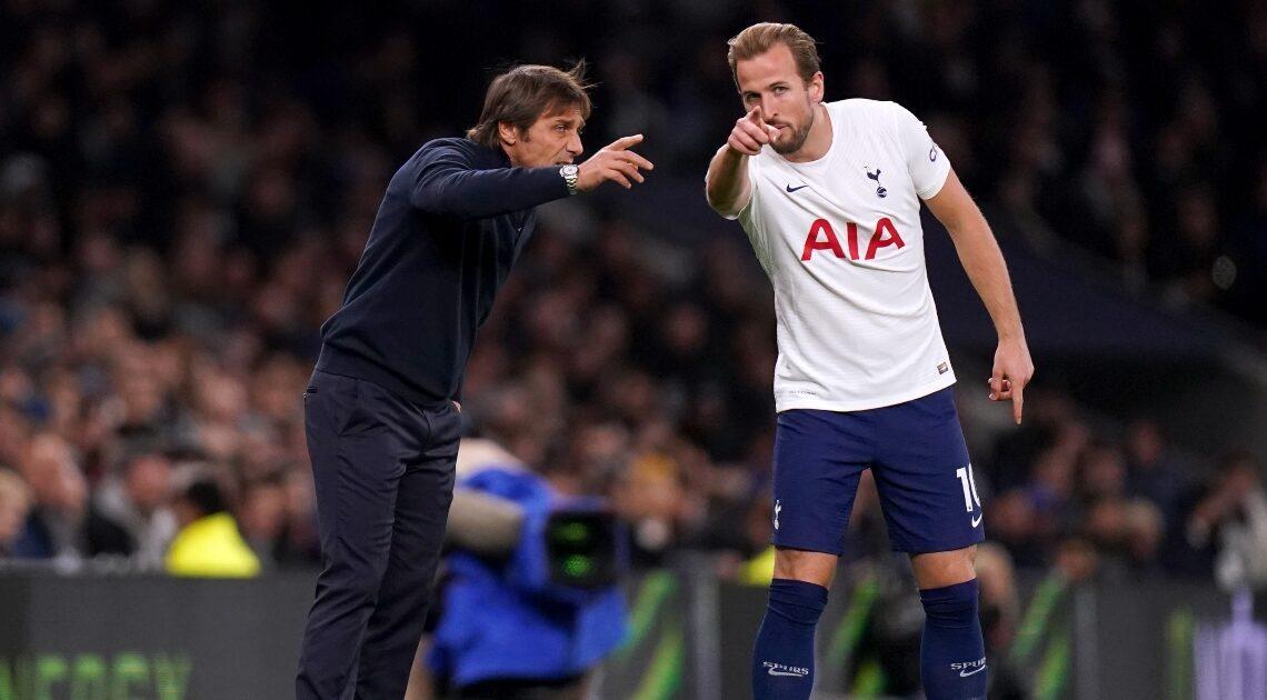 Antonio Conte gives advice to Harry Kane