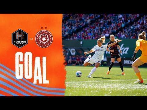 GOAL: Rachel Daly dominates the Portland defense to take the lead!