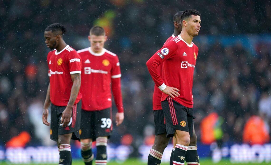 Manchester United players look dejected