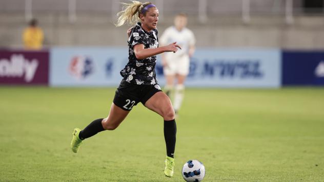 Racing Louisville FC midfielder Kirsten Davis