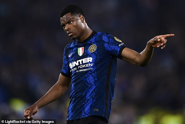 Chelsea have joined Manchester United in the race to sign Denzel Dumfries from Inter Milan