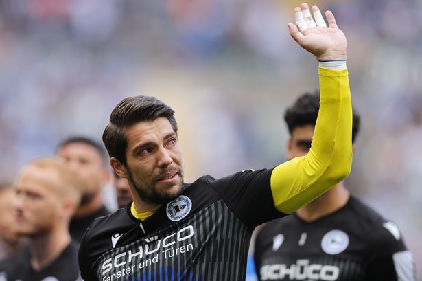 Manchester City searching for goalkeeper with exit imminent