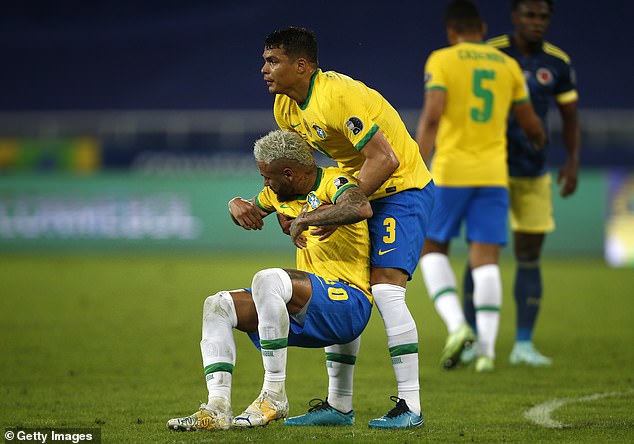 Thiago Silva, here with Neymar at the 2021 Copa America, want his compatriot to join Chelsea