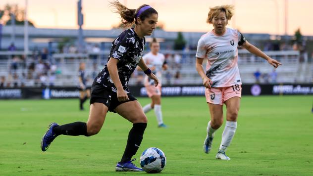 Racing Louisville FC with possession against Angel City FC