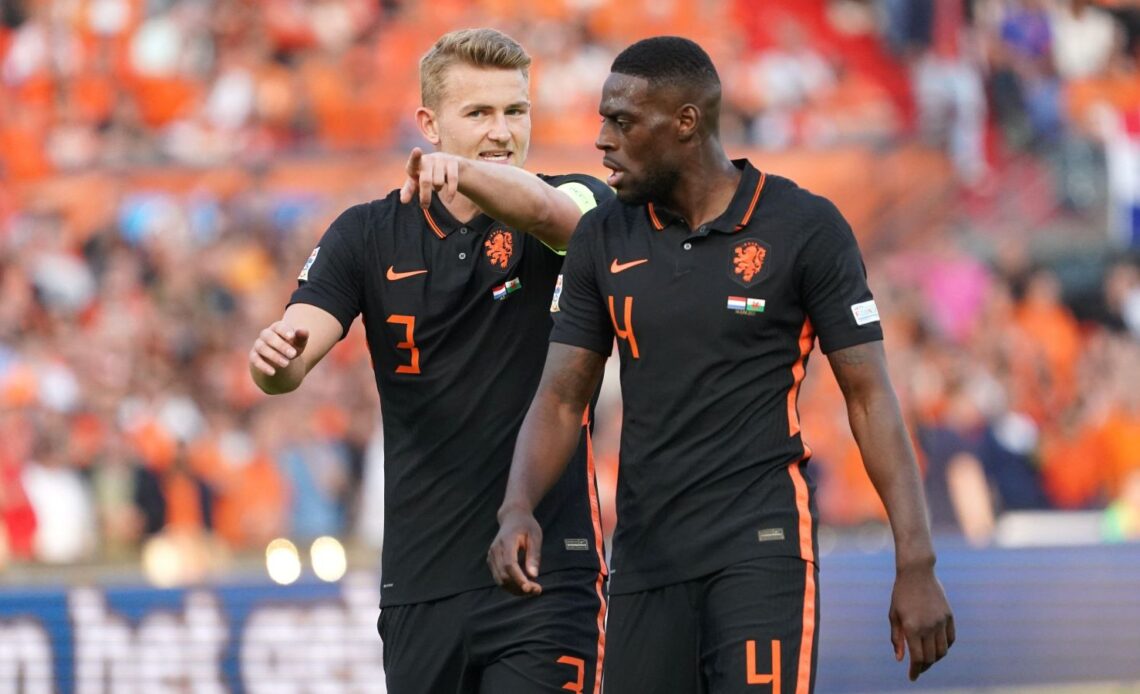 Man Utd target Matthijs de Ligt points instructions to his team-mate