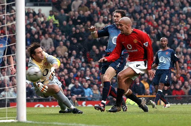 Veron powers home a goal as United beat title rivals Arsenal during the 2002-03 season