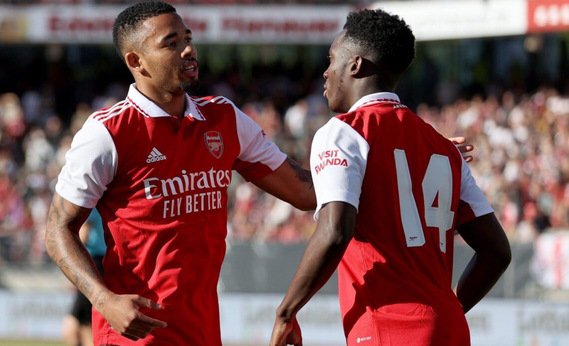 Arsenal's Gabriel Jesus (l) celebrates with his colleague Eddie Nketiah.