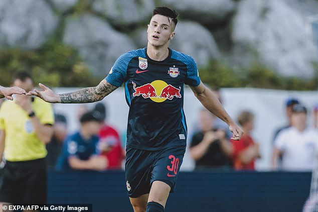 Manchester United have joined the clubs chasing Red Bull Salzburg striker Benjamin Sesko