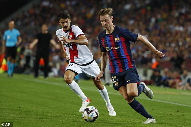 De Jong does not want to leave the Nou Camp but the club want him off their books