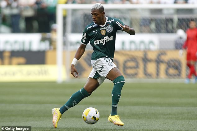 Arsenal have made a £20m offer for Palmeiras' 21-year-old Brazilian midfielder Danilo