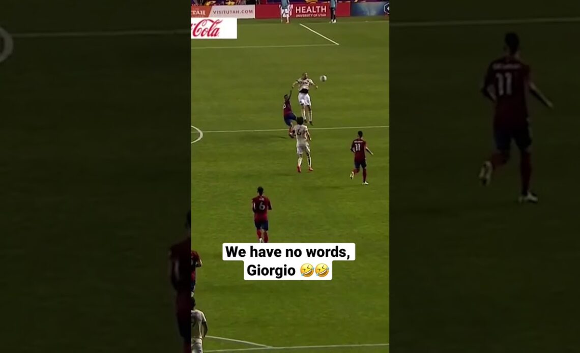 Chiellini casually SWATTING a ball at midfield