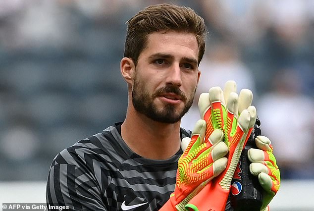 Eintracht Frankfurt goalkeeper Kevin Trapp reveals that he rejected offer from Manchester United