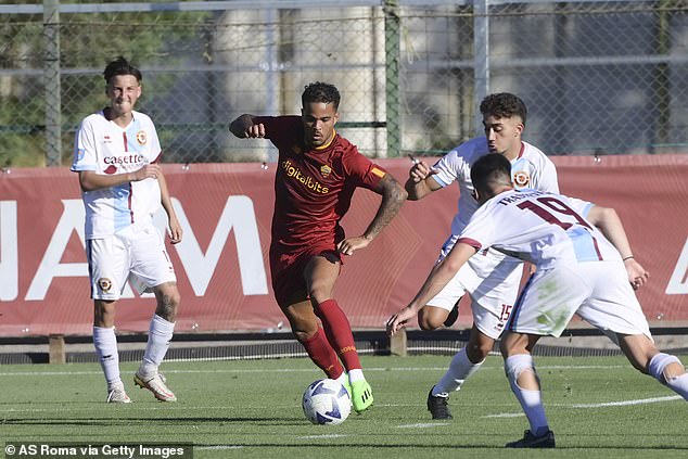 Fulham are in talks with Roma over a deal for out of favour Dutch winger Justin Kluivert