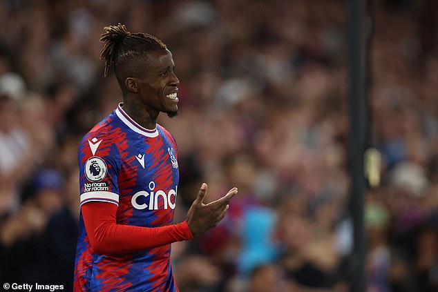 Wilfried Zaha was not happy with Crystal Palace's defensive approach after taking the lead