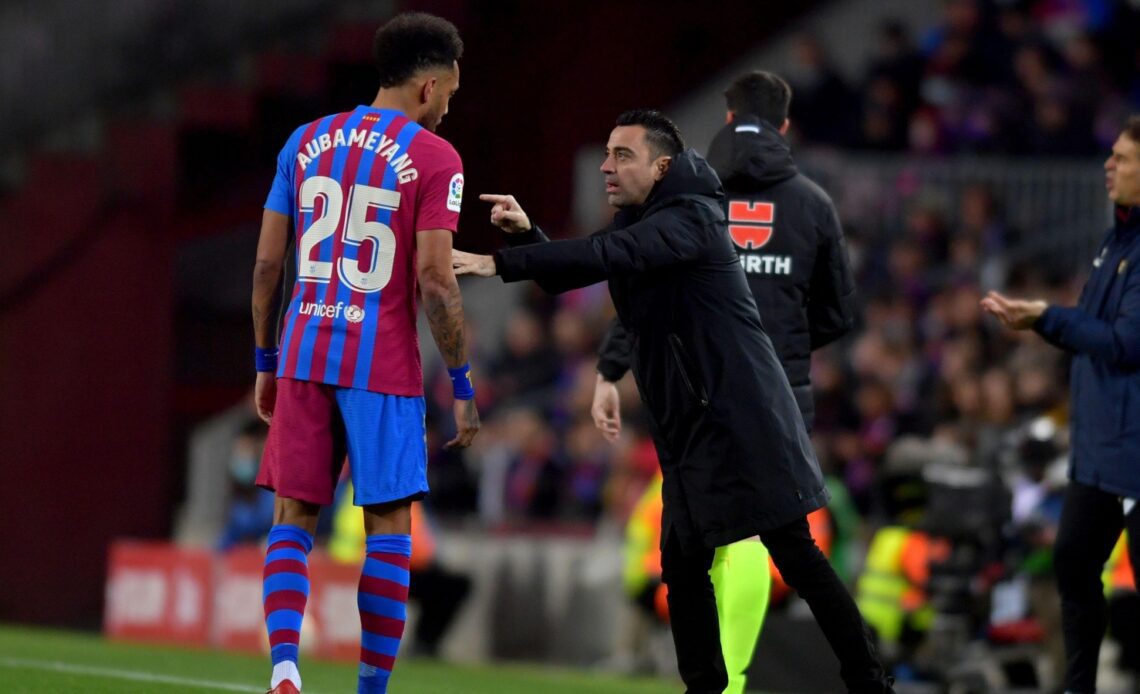 Xavi giving instructions to Pierre-Emerick Aubameyang