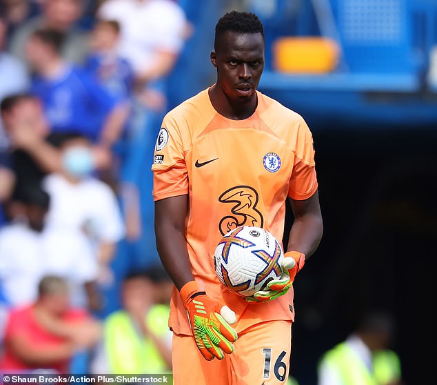 Goalkeeper Edouard Mendy has knocked back Chelsea's opening offer of a new contract