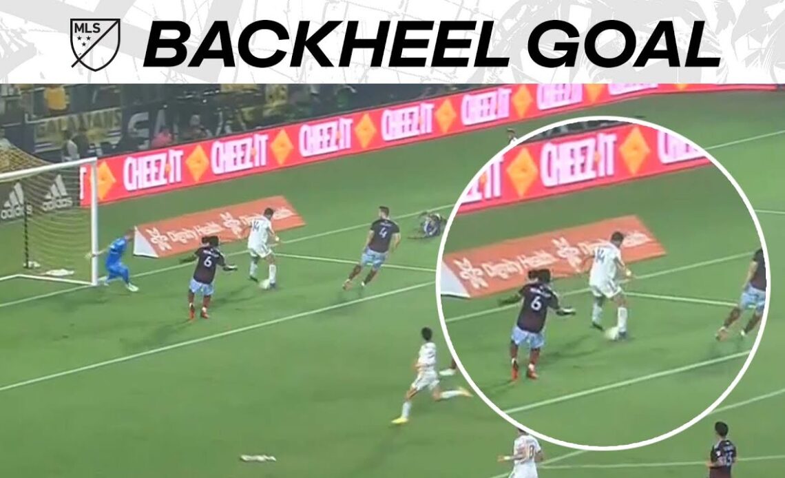 Chicharito's Backheel Goal Brings the Galaxy Up 3