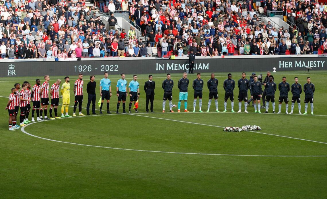 Brentford and Arsenal observe silence for the Queen