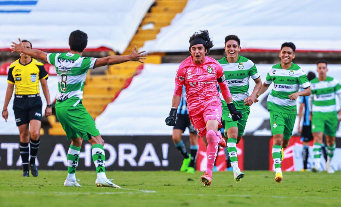 Santos Laguna goalkeeper Carlos Acevedo scores historic last-minute goal vs. Queretaro