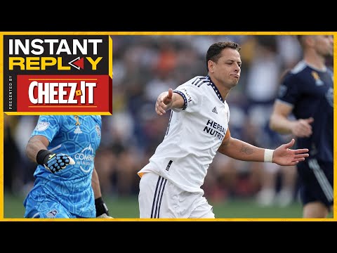 The late penalty call that lead to Chicharito's botched panenka