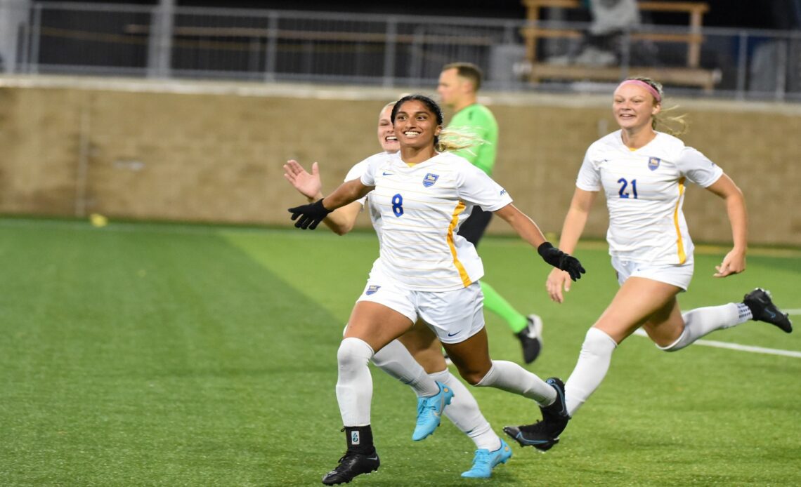 Women’s Soccer Enters United Soccer Coaches Rankings at No. 14