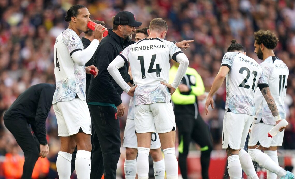 Liverpool manager Jurgen Klopp speaking to his players