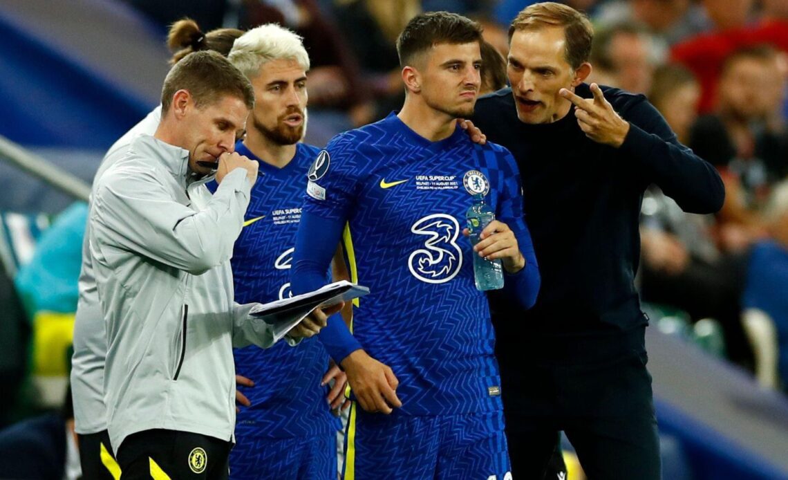 Chelsea midfielder Mason Mount is given instructions by Thomas Tuchel