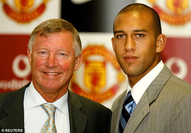 Tim Howard has hilariously revealed he signed for Man United in the colours of Man City