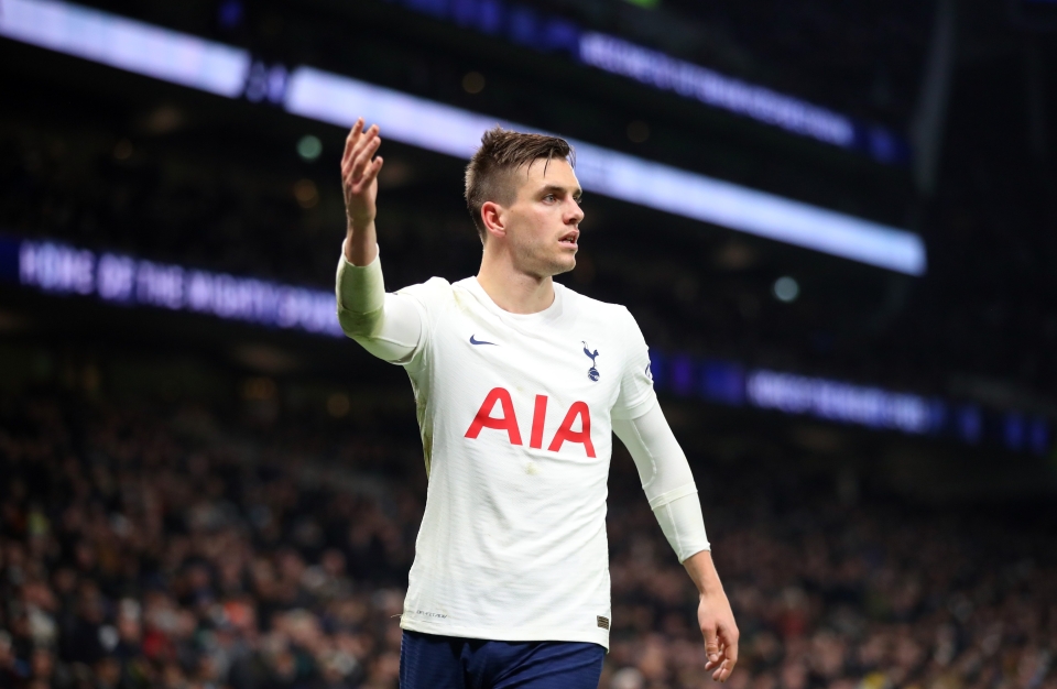 Tottenham to sell £55m star at reduced rate to raise funds for Conte