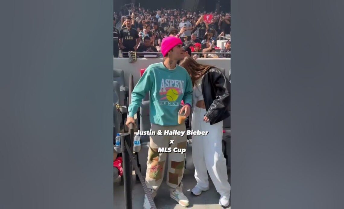 Justin & Hailey Bieber taking it all in. 👋 #shorts