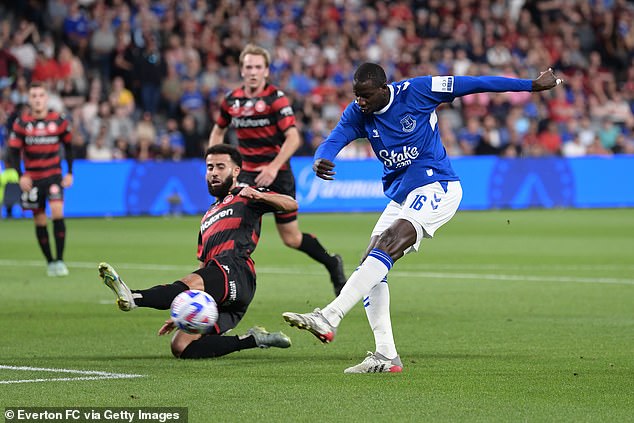 Nottingham Forest have joined Fulham in the chase for Everton's Abdoulaye Doucoure.