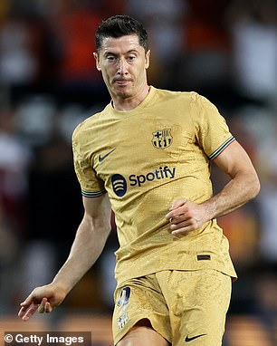 Robert Lewandowski would love to play with Lionel Messi