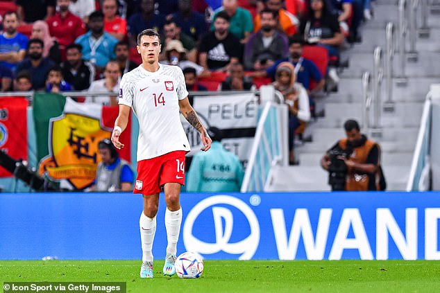 Arsenal are in talks to sign Poland defender Jakub Kiwior in a deal that could cost around £20m
