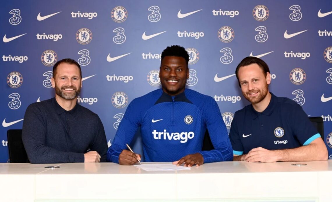 Chelsea signing Benoit Badiashile signs his contract