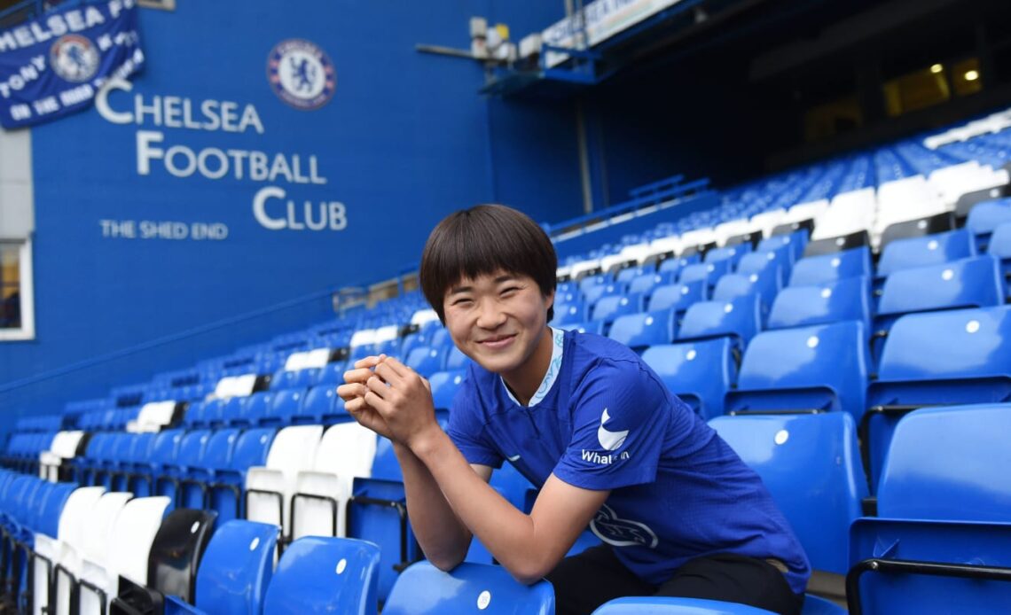 Chelsea sign teenage forward Maika Hamano