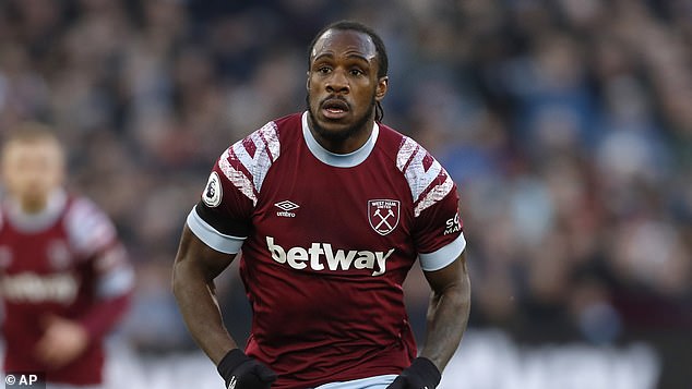 David Moyes has insisted West Ham have no intention of selling Michail Antonio this month
