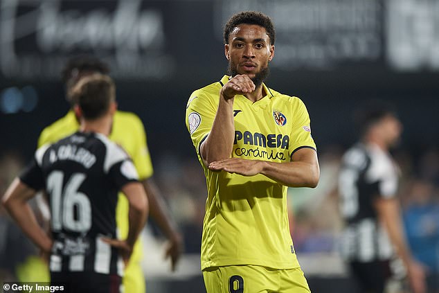 Everton are close to completing the signing of midfielder Arnaut Danjuma from Villarreal