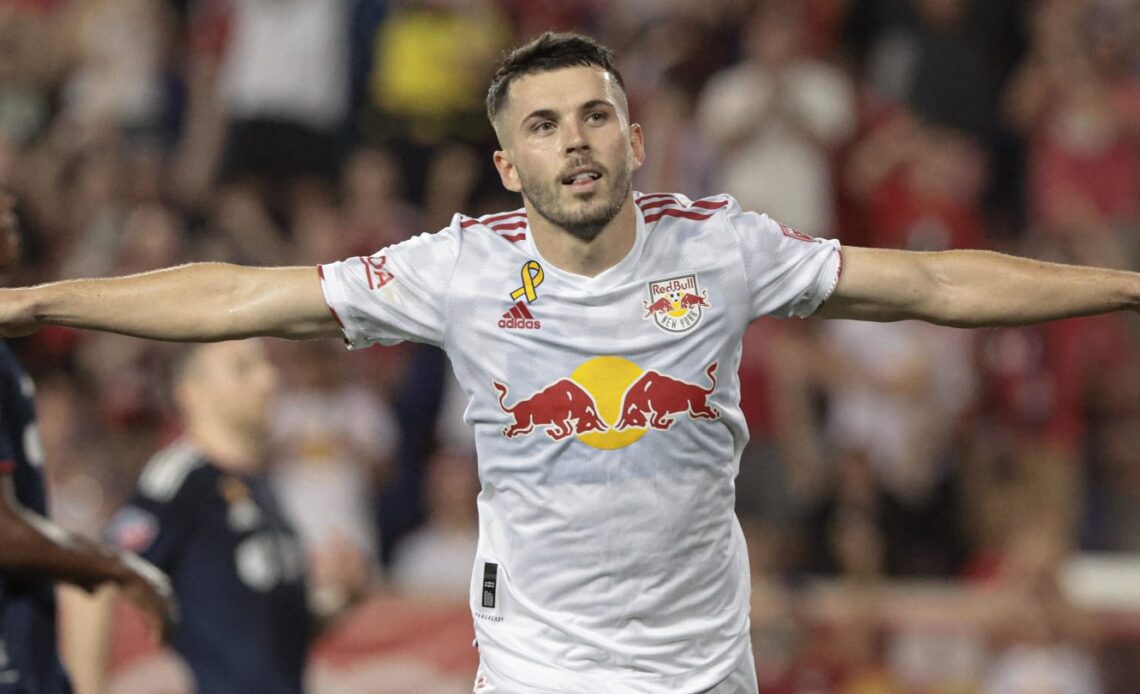 Lewis Morgan signs New York Red Bulls contract extension