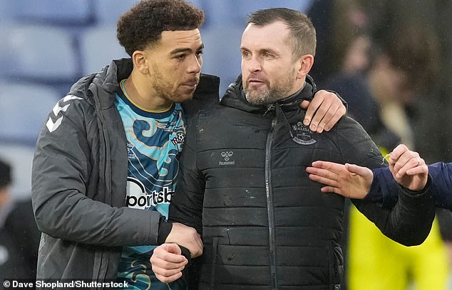 Nathan Jones dismisses reports that Che Adams could leave Southampton for relegation rivals Everton