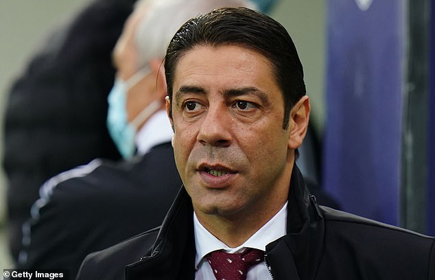 Benfica president Rui Costa tried to convince him to stay, but was unsuccessful