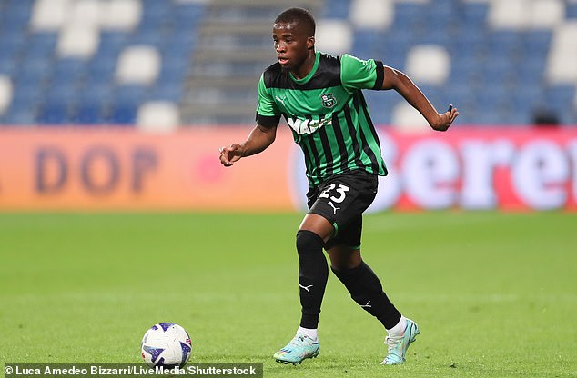 Bournemouth are close to securing the signing of midfielder Hamed Traore from Sassuolo
