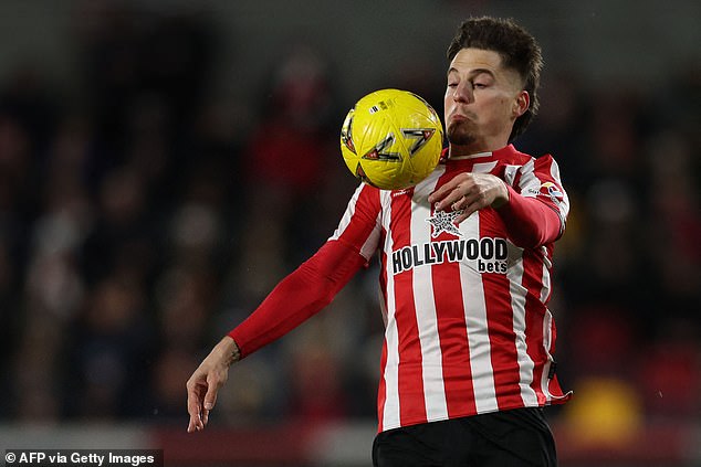 Brentford winger Sergi Canos has joined Olympiacos on loan until the end of the season