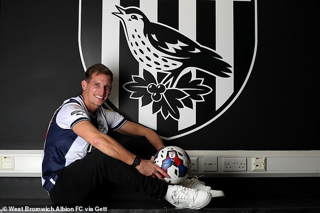 Leicester winger Marc Albrighton completed his loan switch to West Brom on deadline day