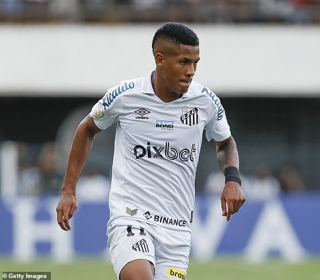 Nottingham Forest are trying to revive a deal for Brazilian winger Angelo Gabriel