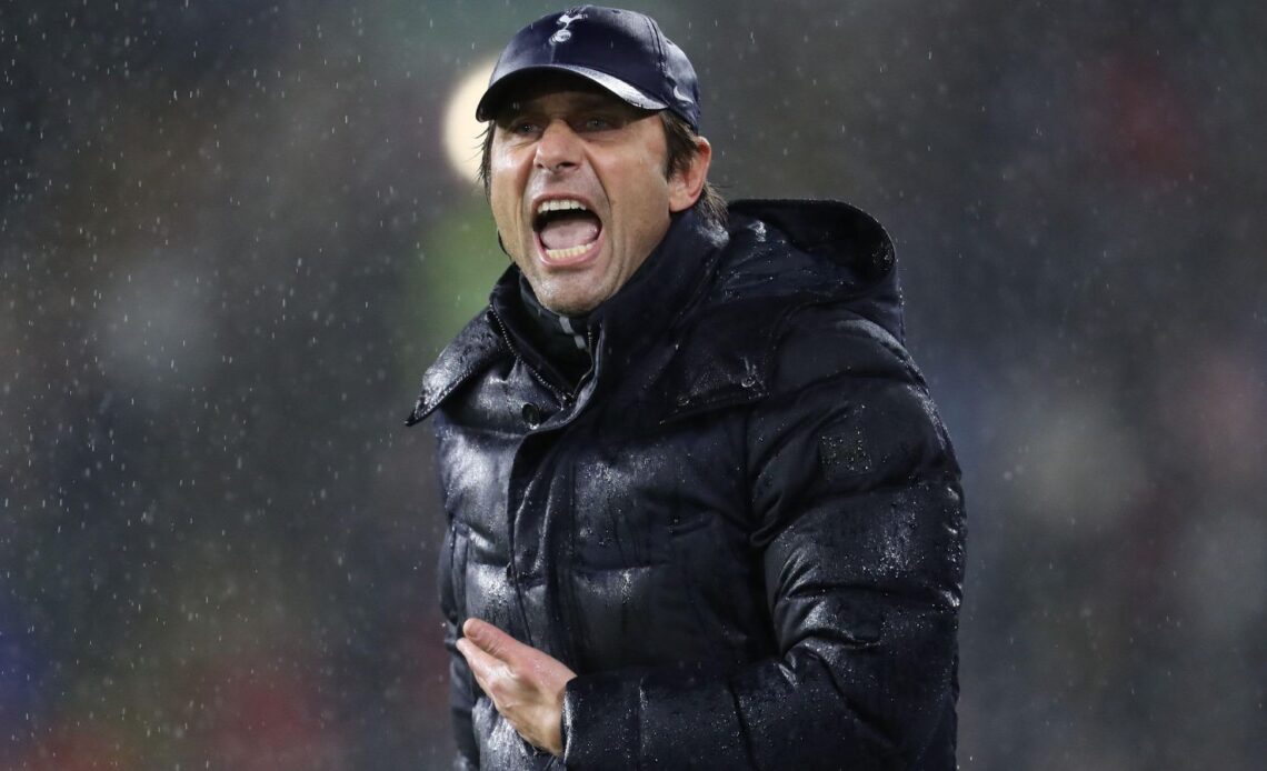 Antonio Conte shouts angrily