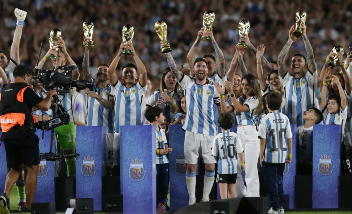 Lionel Messi & Argentina World Cup heroes receive emotional homecoming ovation