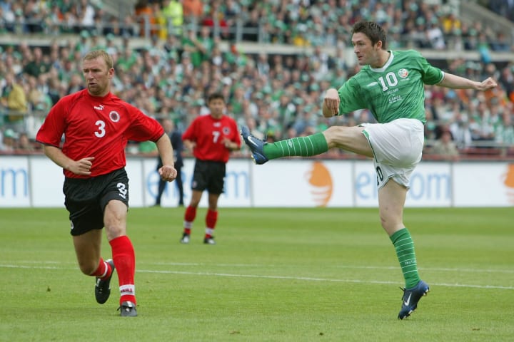 Robbie Keane of Eire scores